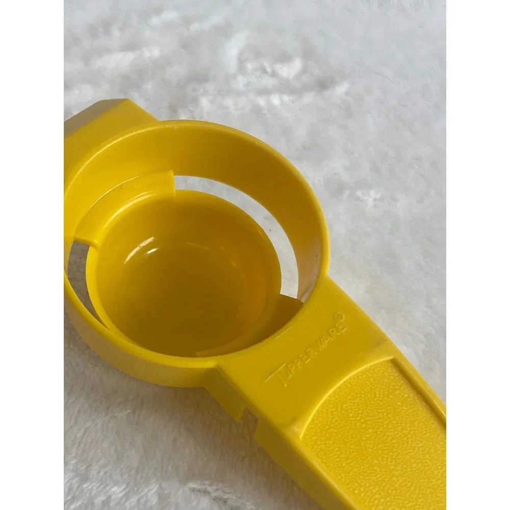 Tupperware Egg Separator Gadget Kitchen Tool‎ Yellow Vintage Retro